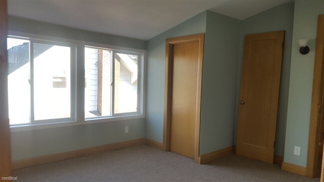Building Photo - 2 br, 1 bath Triplex - 1717 1/2 Hammond Ave