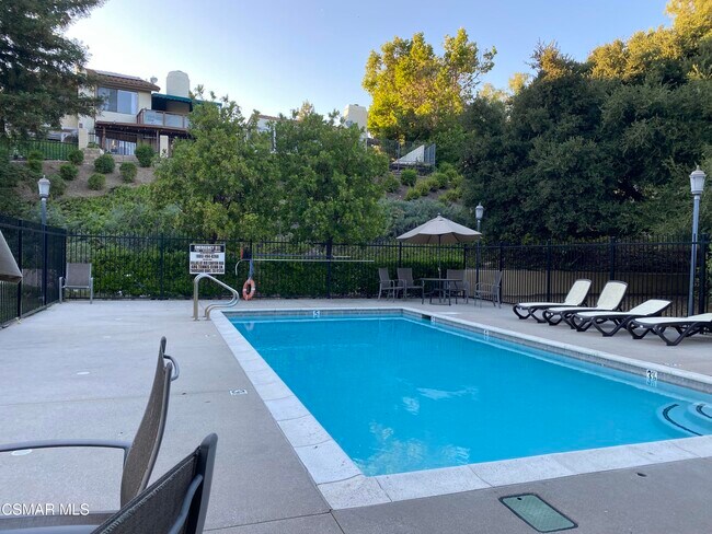 Foto del edificio - 730 Tennis Club Ln