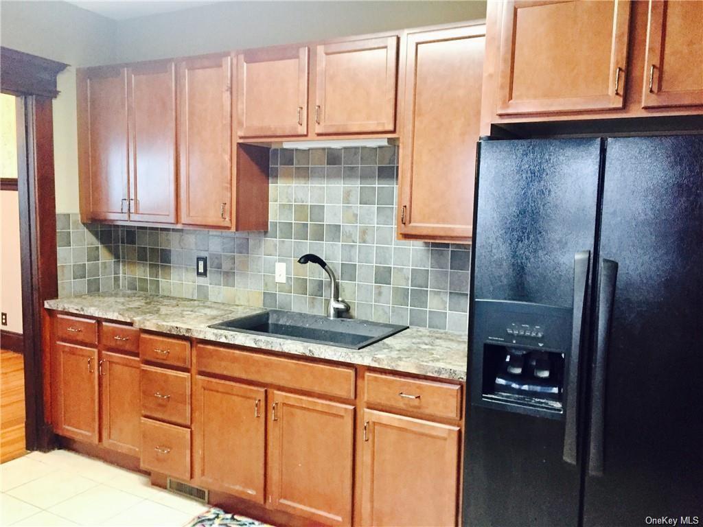 23 Courtland St Unit 2, Middletown, NY 10940 Room for Rent in