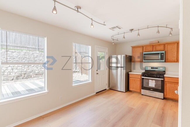 Building Photo - 412 Celery Loop