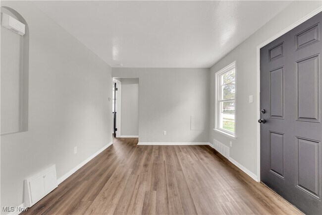 Foto del edificio - 441 E 250th St