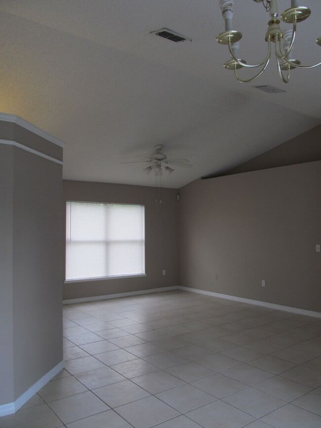 Building Photo - UCF Area - 1 bedroom