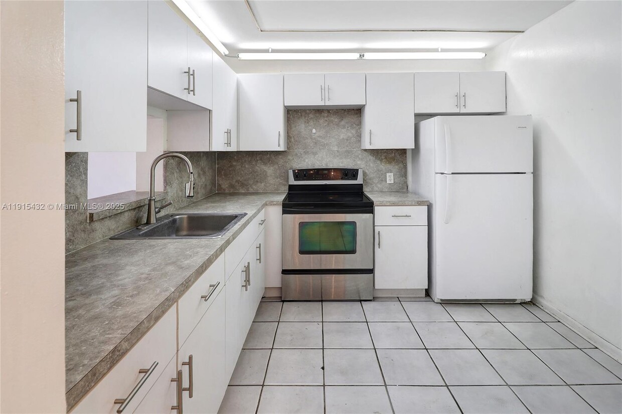 Primary Photo - 11905 NE 2nd Ave