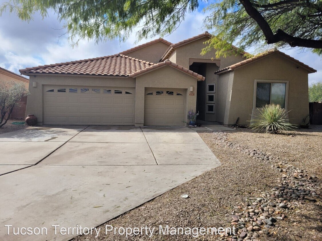 9034 S Old Oak Ct, Tucson, AZ 85756