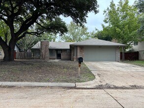 Building Photo - 2514 Livingston Ln