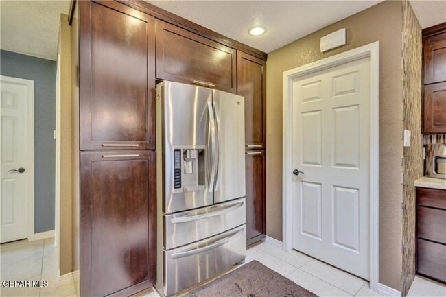 Building Photo - 7067 Crown Ridge Dr