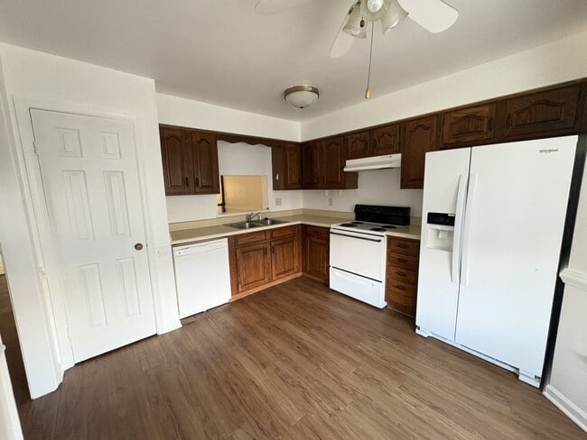 Building Photo - Thalia Acres
