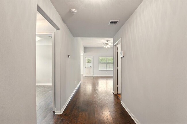 Foto del edificio - 4006 Enclave Mist Ln