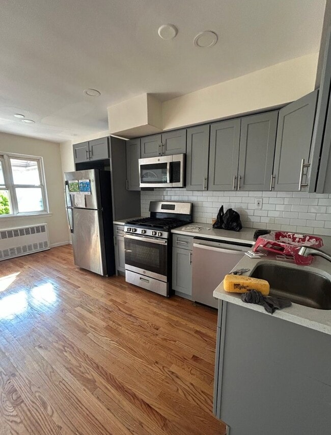 Building Photo - 964 East 100th Street