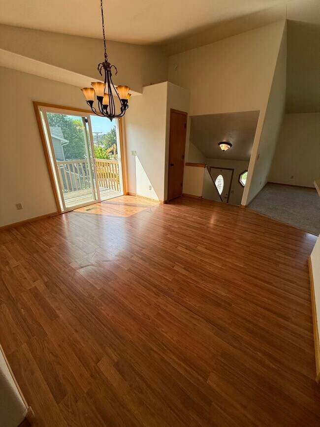Foto del edificio - Large 3-Bedroom Condo for Rent!