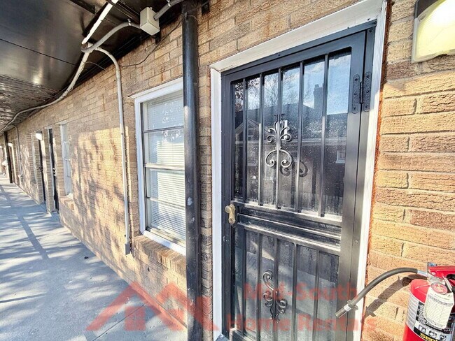Building Photo - 139 N Claybrook St