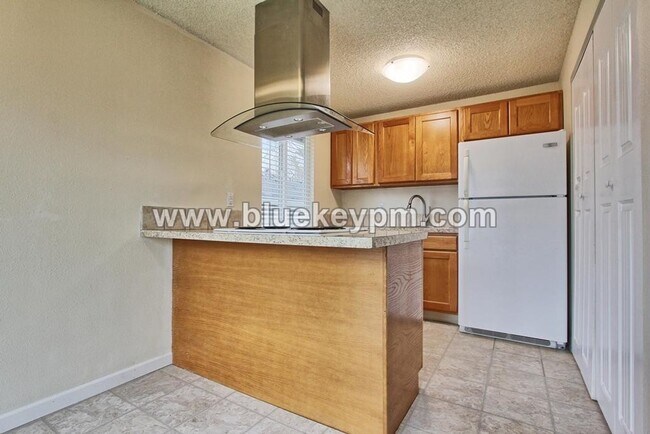 Foto del edificio - 2 Bed, 1 Bath Duplex in Lincoln Neighborhood