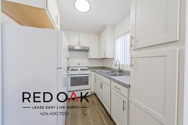 Foto del edificio - 7502 Canby Ave