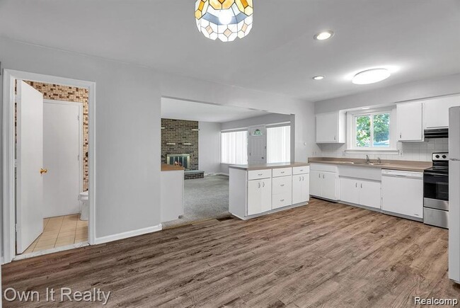 Building Photo - 20195 River Oaks Dr