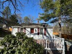 Foto principal - Cozy Bungalow with 3 Bed 1 Bath and Spacio...