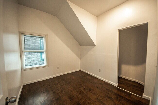 Foto del edificio - Multi-unit Building