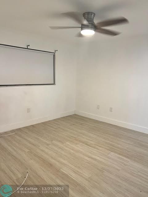 Foto del edificio - 8595 Sunrise Lakes Blvd
