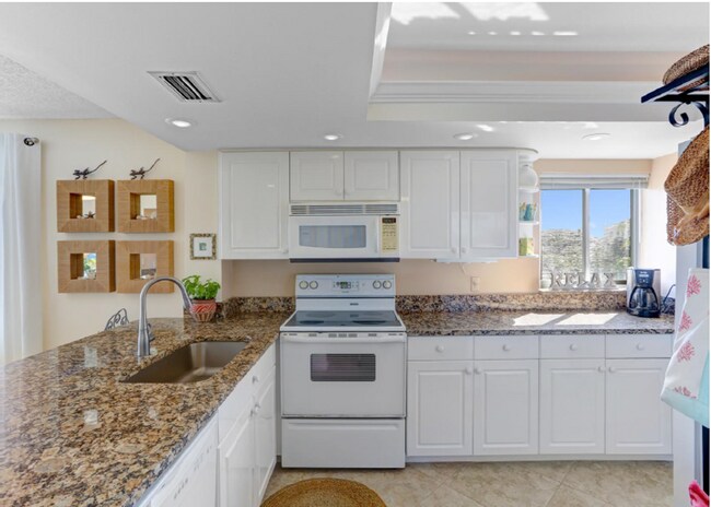 Building Photo - Beachwood on the bay condo