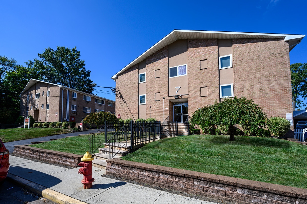 Primary Photo - Rutgers Court Apartments