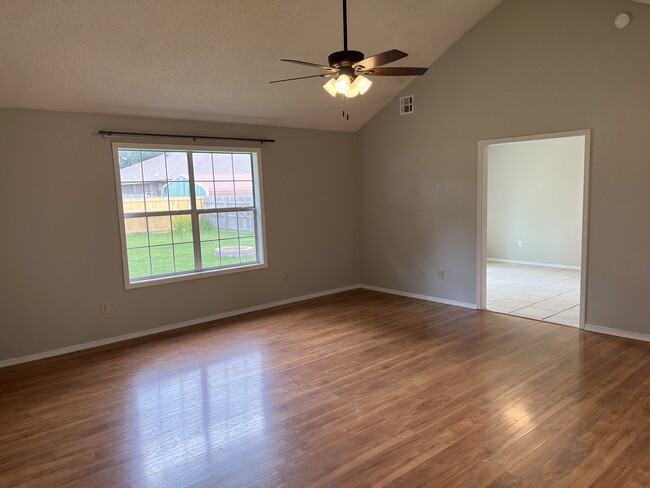 Livingroom and dining area - 1004 S Dogwood St