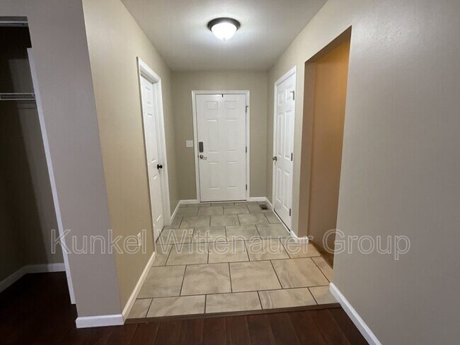 Foto del edificio - 108 Meadowcrest Dr