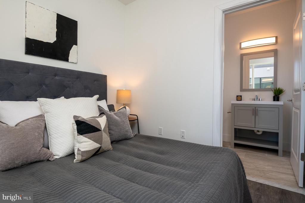 Foto principal - 818 Bladensburg Rd NE