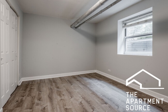 Building Photo - 5043 N Damen Ave