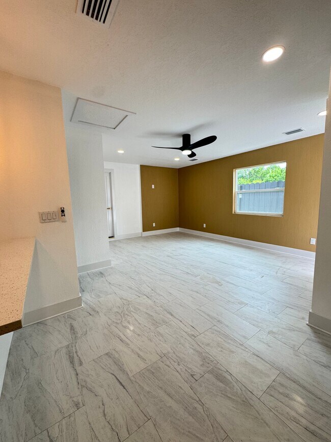 Foto del edificio - 8319 Jana Dr