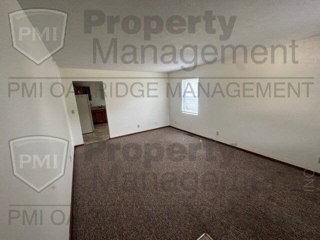 Building Photo - Single Level 2 Bed Apartment with Garage