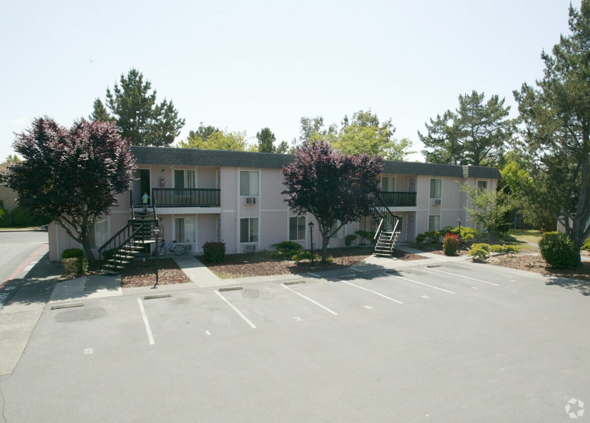 Primary Photo - Dalewood Apartments
