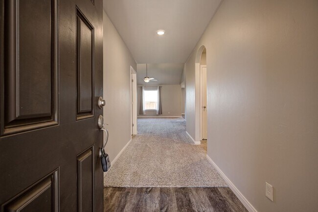 Building Photo - $500 Off the First Full Months Rent!!