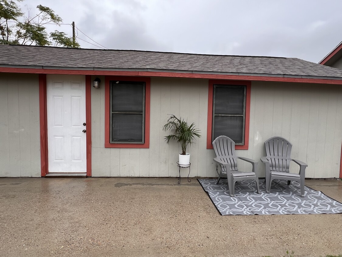 Primary Photo - 725 W I Ave