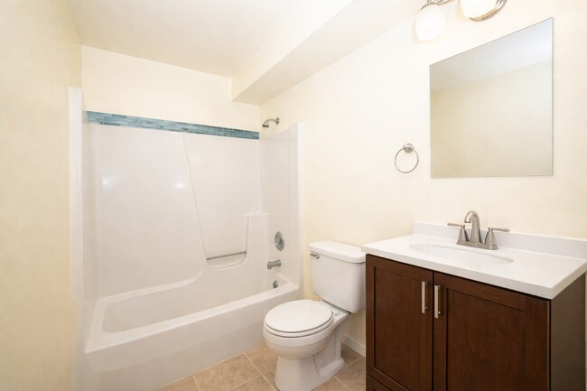 Building Photo - 231 N Burritt Ave