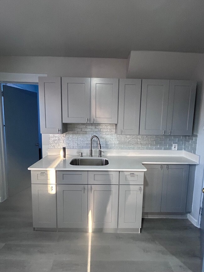 Building Photo - 415 Highland St