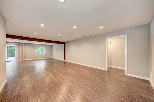 Building Photo - 3/2 Home in East Austin
