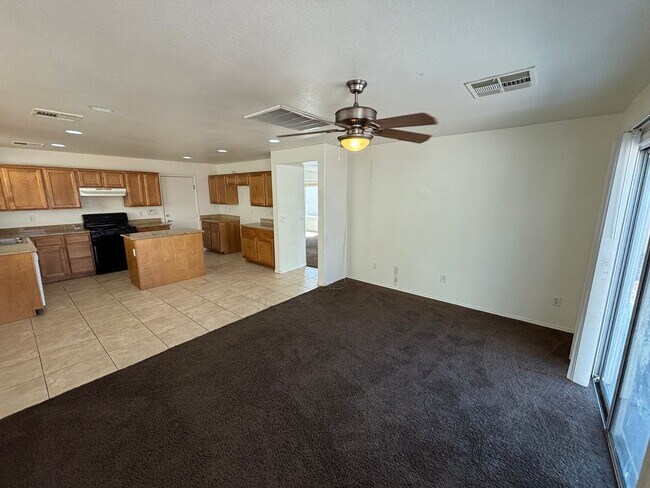 Foto del edificio - Gorgeous 3bed/1bath home!