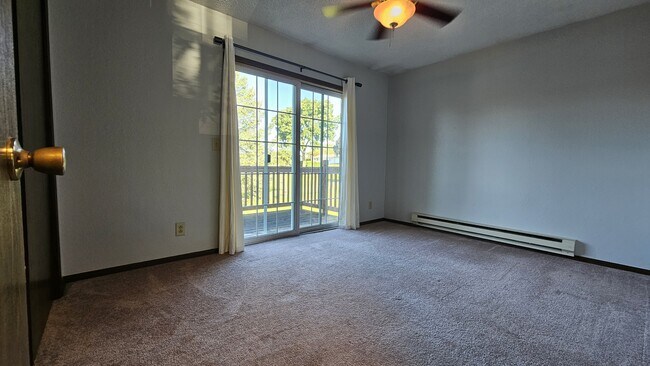 Building Photo - 2865 Springreen Dr
