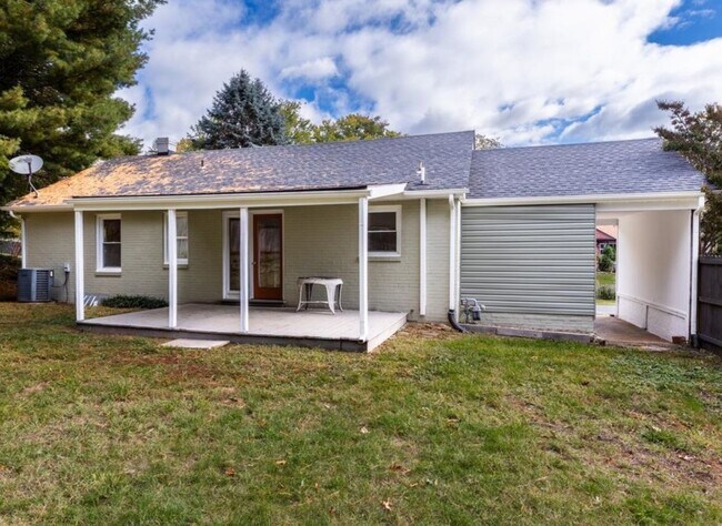 Foto del edificio - 226 Fraser Ln