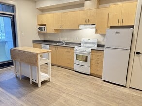 Building Photo - 244 Selby St