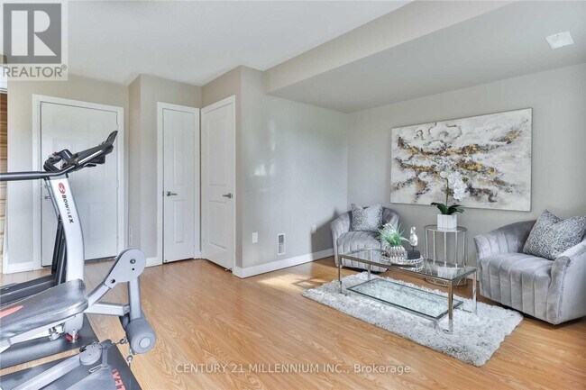 Building Photo - 496 Rossland Rd W