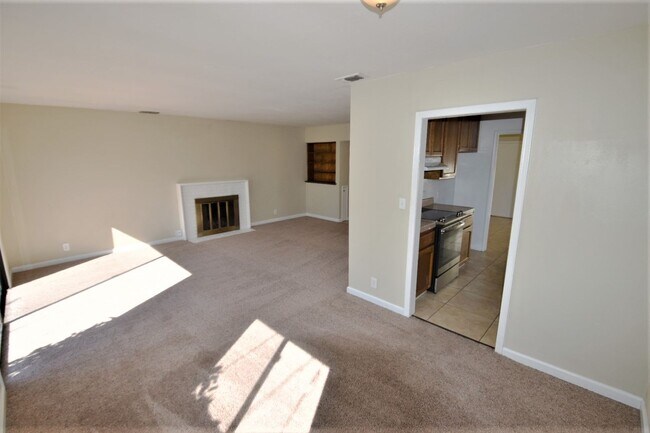 Building Photo - 5420 Fernwood Way