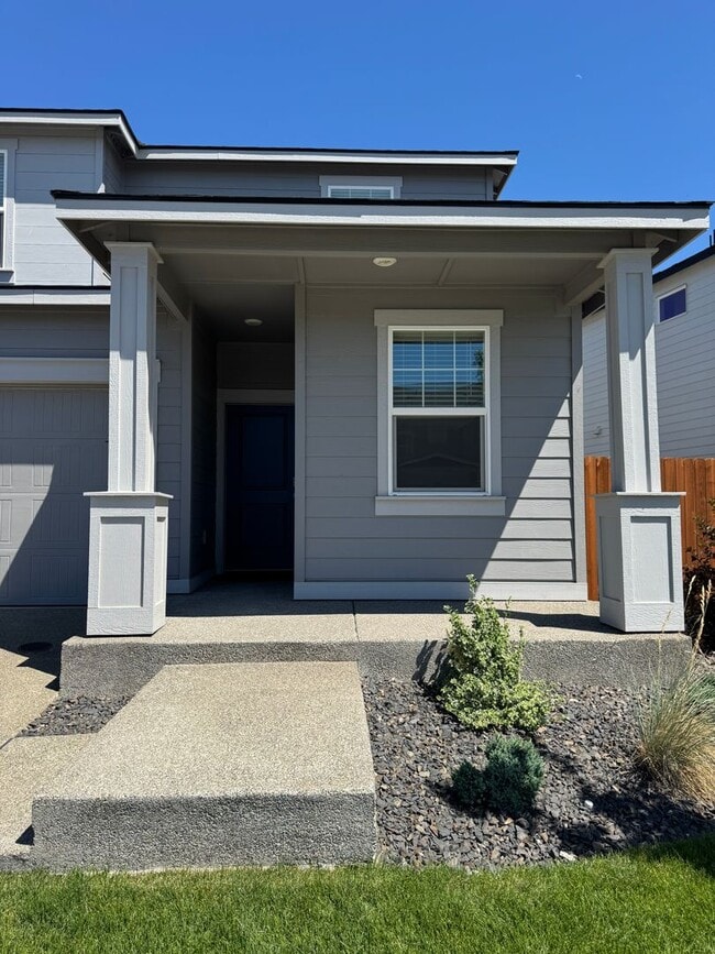 Building Photo - Modern 4-Bed Home for Rent