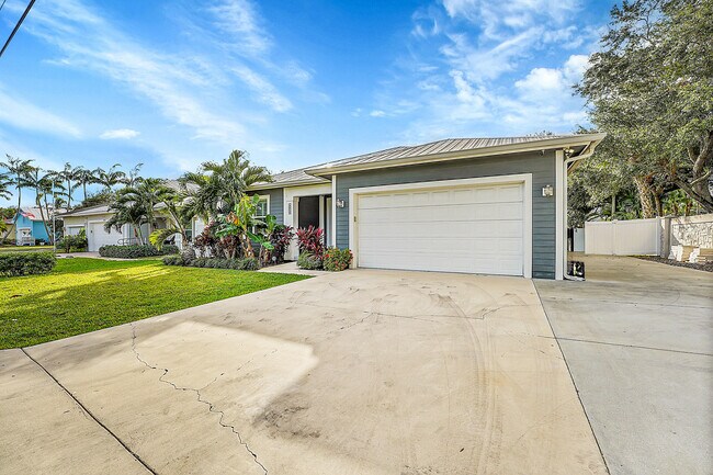 Building Photo - 17735 Cinquez Park Rd W