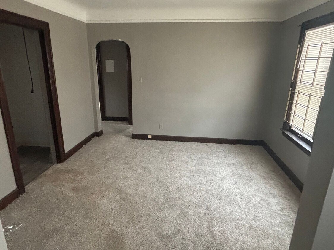 Building Photo - 3-bedroom, 1-bathroom home located on the city's East side city of Detroit, MI.