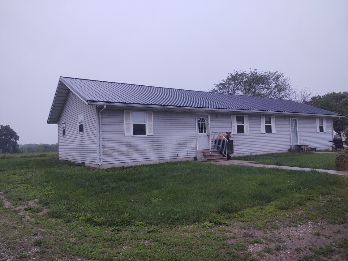 Primary Photo - 105 S York St