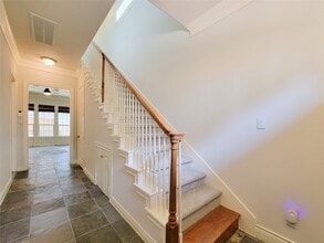 Building Photo - 2911 Clinton Dr