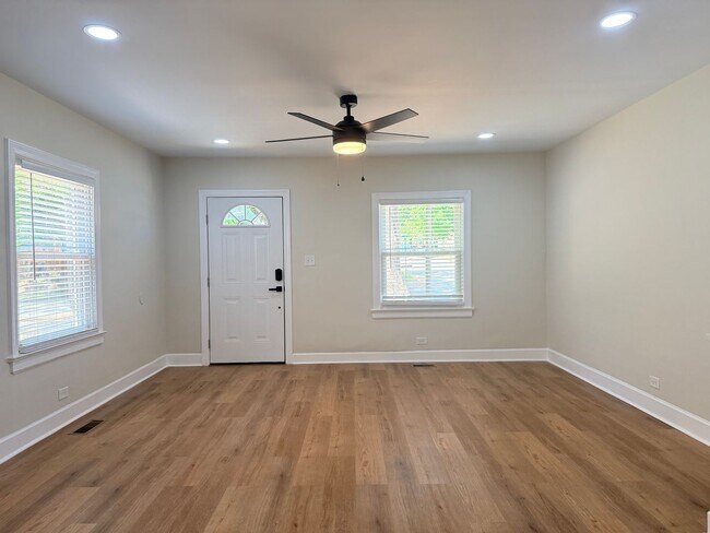 Foto del edificio - 114 E Club Blvd