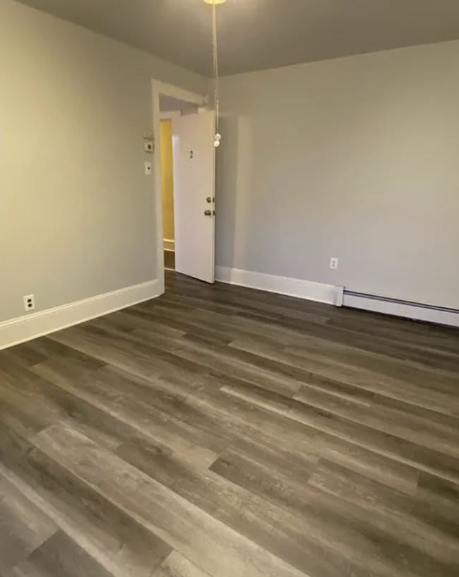 Building Photo - 339 King St