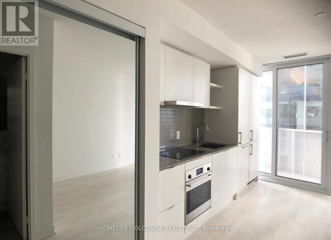 Photo du bâtiment - 100 Harbour St