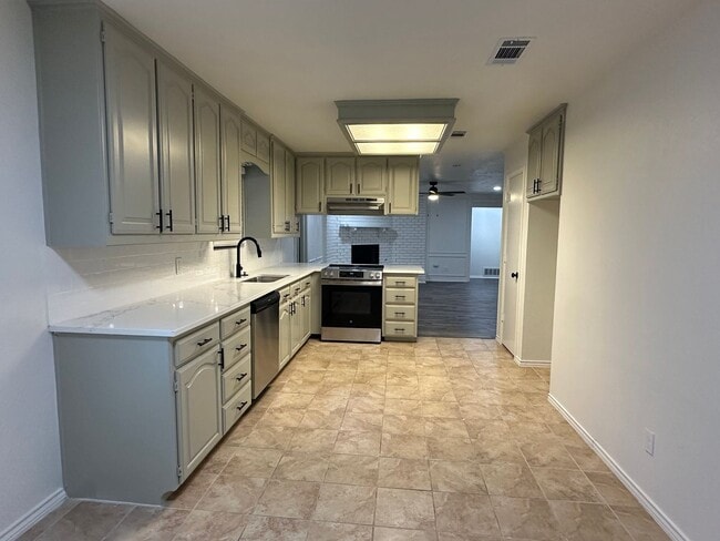 Foto del edificio - Cute home in Plano 4 bedrooms 3 baths